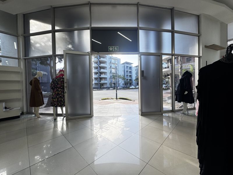 Retail Outlet To Let in Umhlanga - Photo 6