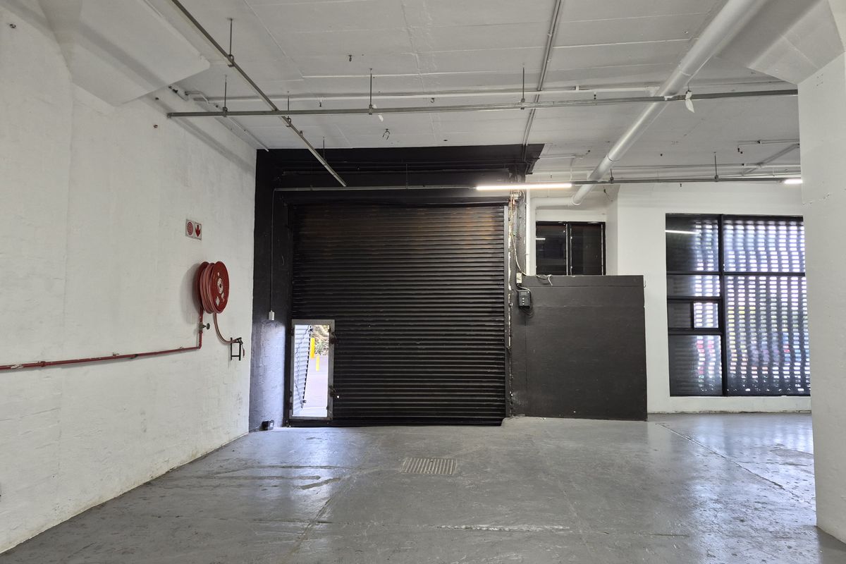 MINI FACTORY TO LET IN GREYVILLE, DURBAN - Photo 3