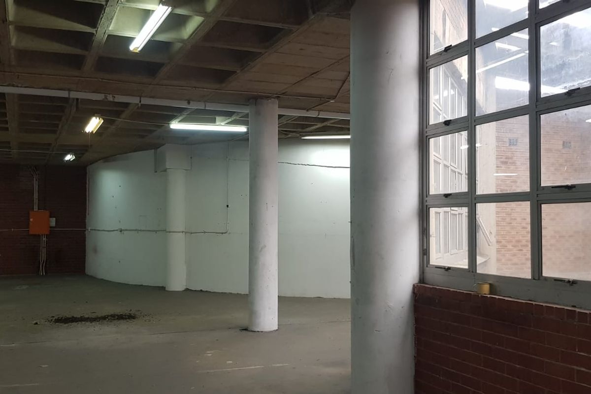 TO LET - 300m2 FACTORY SPACE  IN PHOENIX - Photo 2