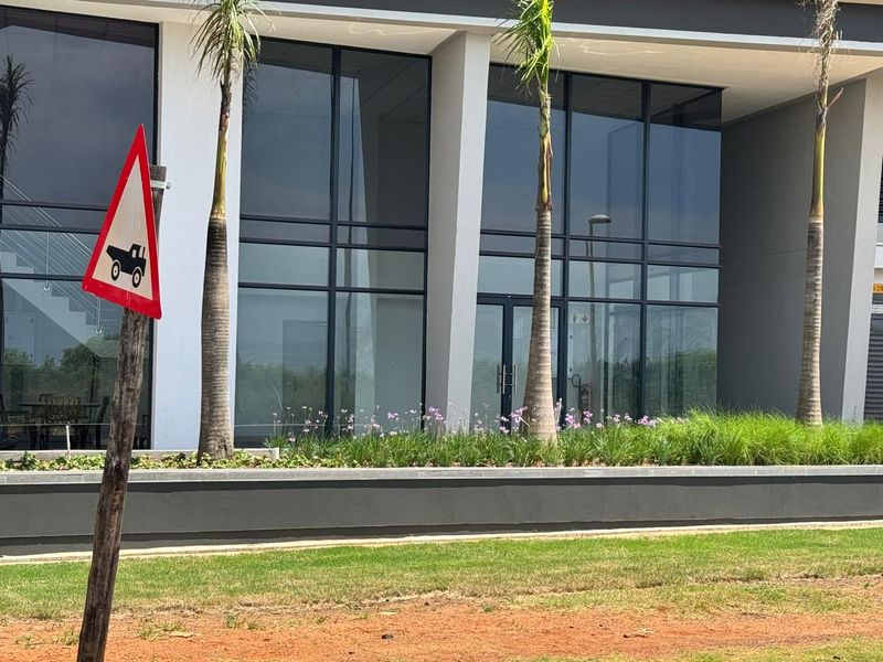 Upscale & Appealing Space For Retail Establishment To Let - Photo 8