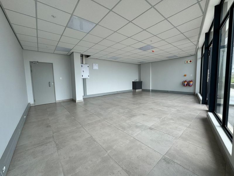 Upscale & Appealing Space For Retail Establishment To Let - Photo 4