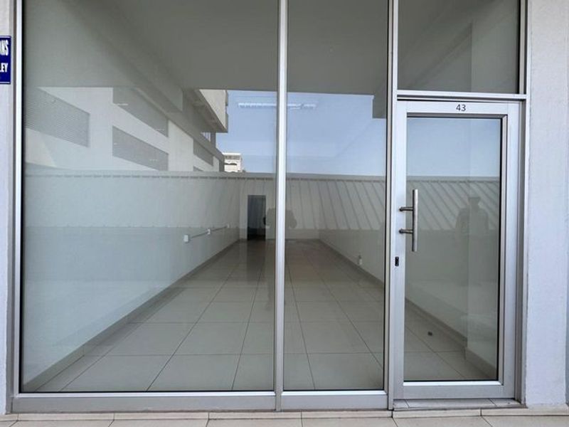 Prime Retail Space To Let In Umhlanga - Photo 2