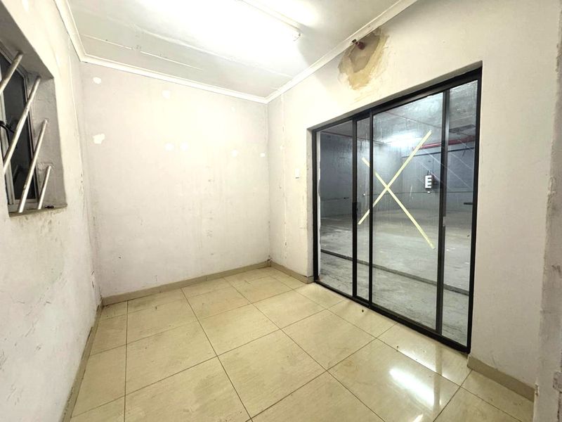 Warehouse To Let In Tongaat - Photo 9