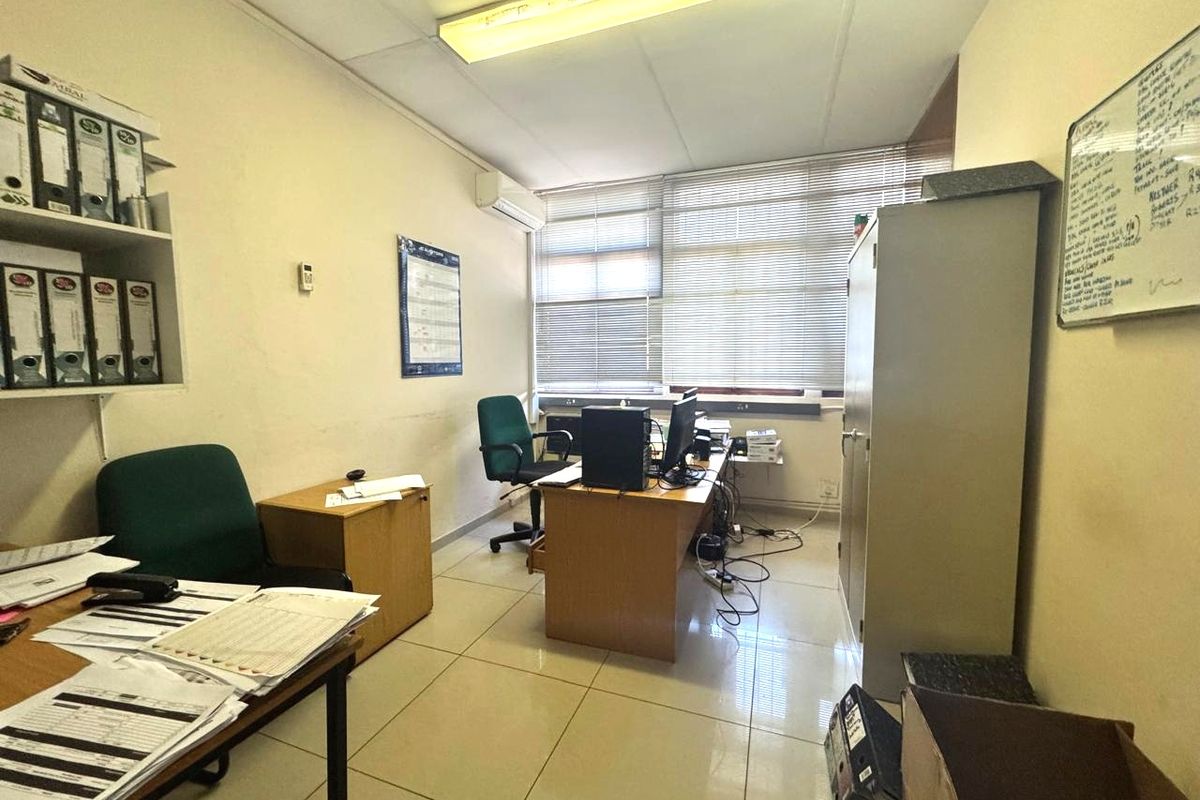 Well Located Commercial Unit To Let In Tongaat - Photo 2