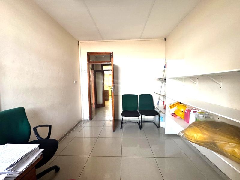 Well Located Commercial Unit To Let In Tongaat - Photo 3