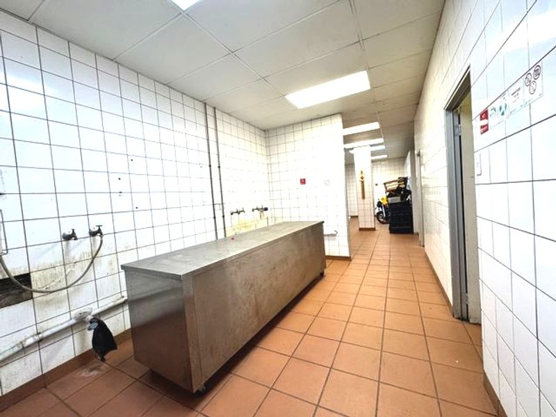 Retail Unit Available To let In Pinetown - Photo 9