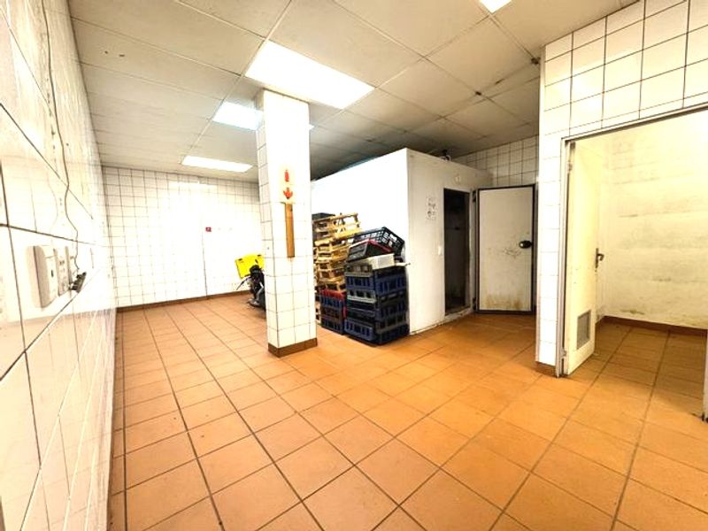 Retail Unit Available To let In Pinetown - Photo 8