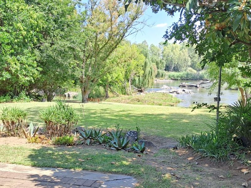 "Discover the Ultimate Riverside Lifestyle in Parys' - Photo 8