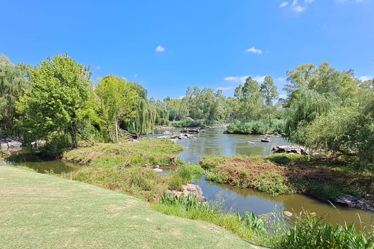 "Discover the Ultimate Riverside Lifestyle in Parys' - Photo 3