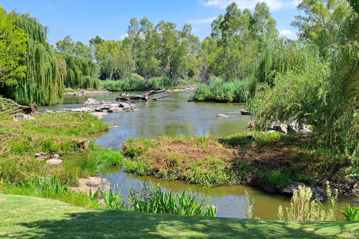 "Discover the Ultimate Riverside Lifestyle in Parys' - Photo 4
