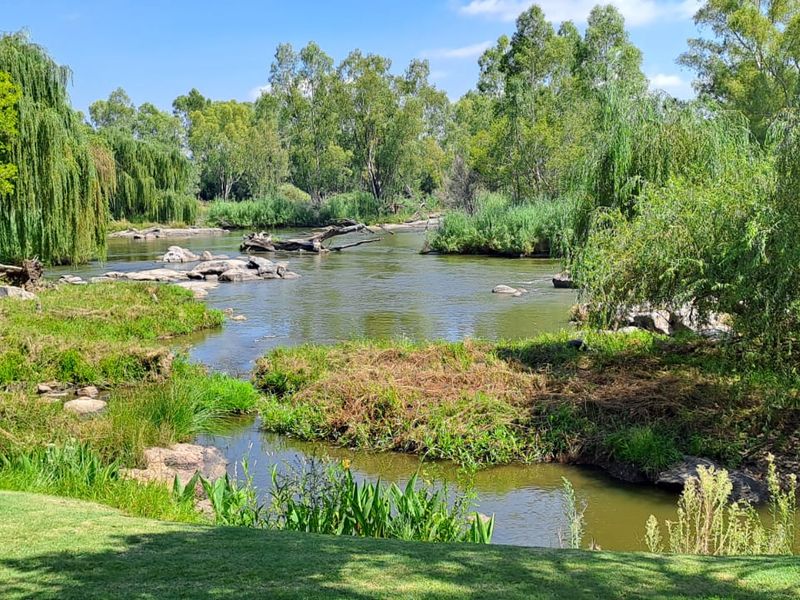 "Discover the Ultimate Riverside Lifestyle in Parys' - Photo 4