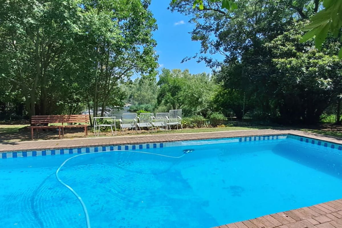 "Discover the Ultimate Riverside Lifestyle in Parys' - Photo 2