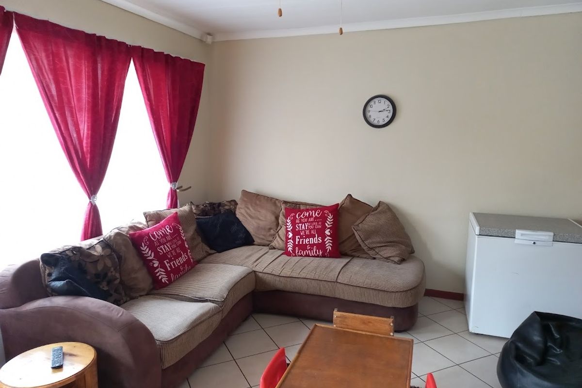 Charming 2-bedroom townhouse in Parys, perfect for modern living and easy access to local amenities - Photo 3