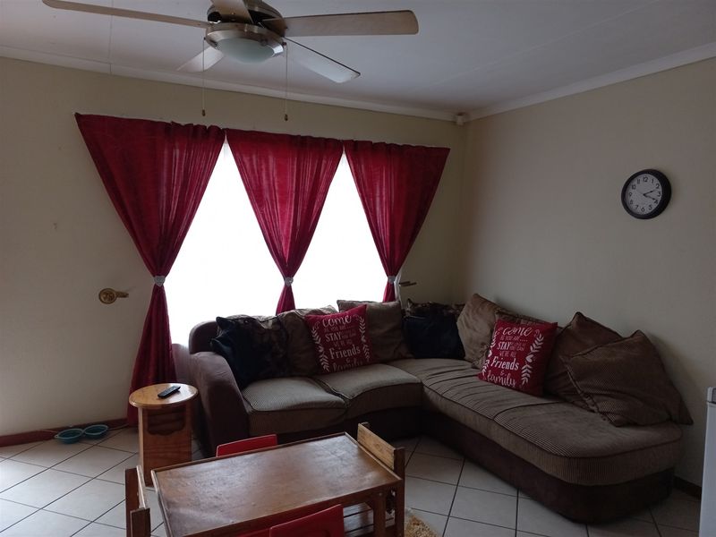 Charming 2-bedroom townhouse in Parys, perfect for modern living and easy access to local amenities - Photo 6