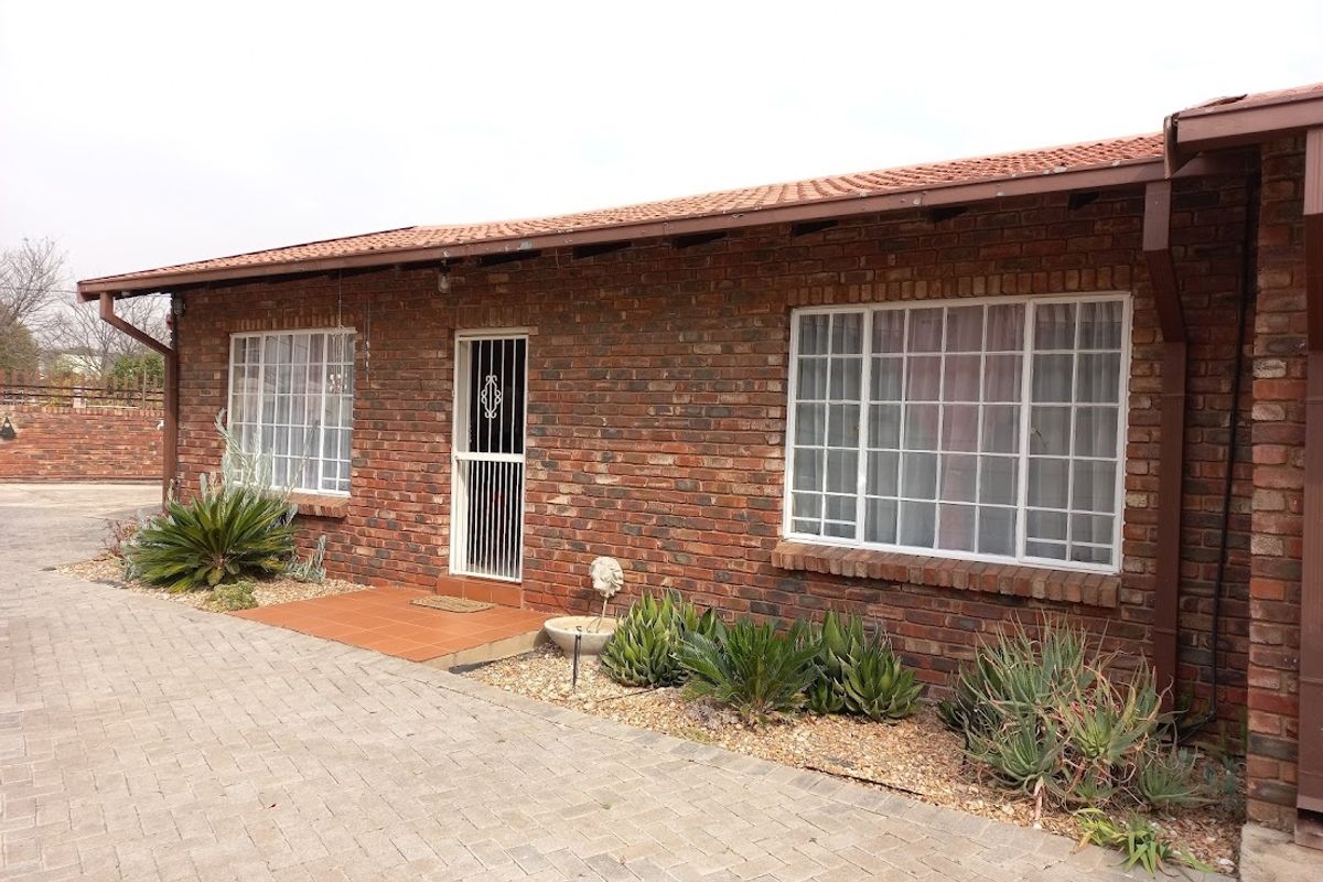 Charming 2-bedroom townhouse in Parys, perfect for modern living and easy access to local amenities - Photo 2