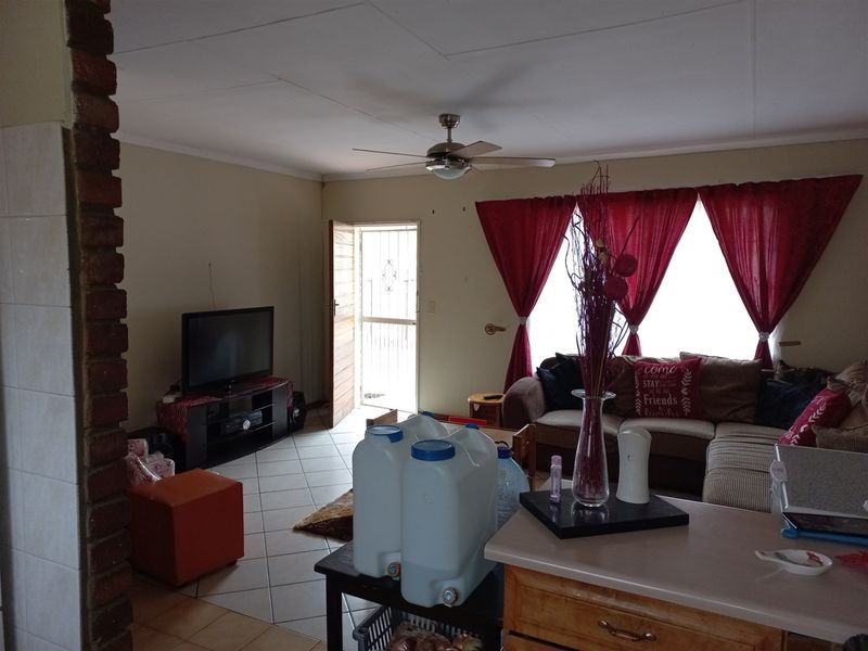 Charming 2-bedroom townhouse in Parys, perfect for modern living and easy access to local amenities - Photo 5