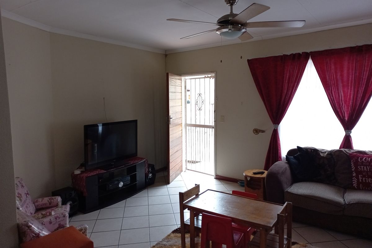 Charming 2-bedroom townhouse in Parys, perfect for modern living and easy access to local amenities - Photo 4