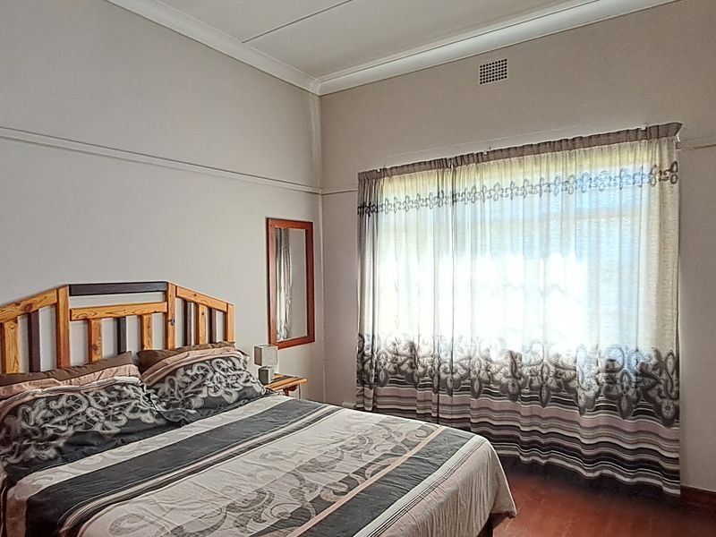 "Discover Rustic Charm: Idyllic Farm-Style Retreat in Vredefort" - Photo 9