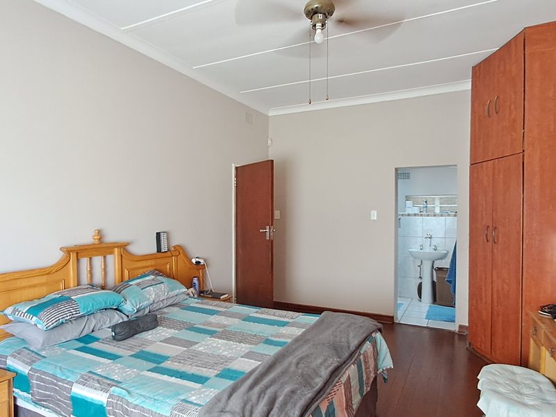 "Discover Rustic Charm: Idyllic Farm-Style Retreat in Vredefort" - Photo 7