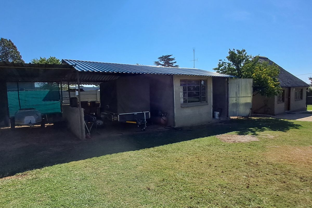 "Discover Rustic Charm: Idyllic Farm-Style Retreat in Vredefort" - Photo 5