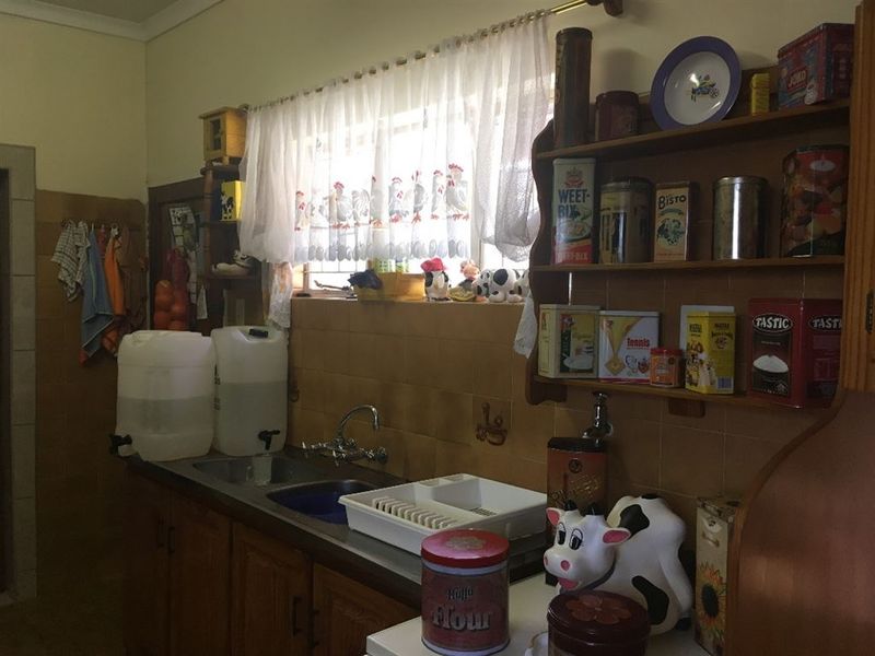 Large family home with strong borehole! - Photo 7