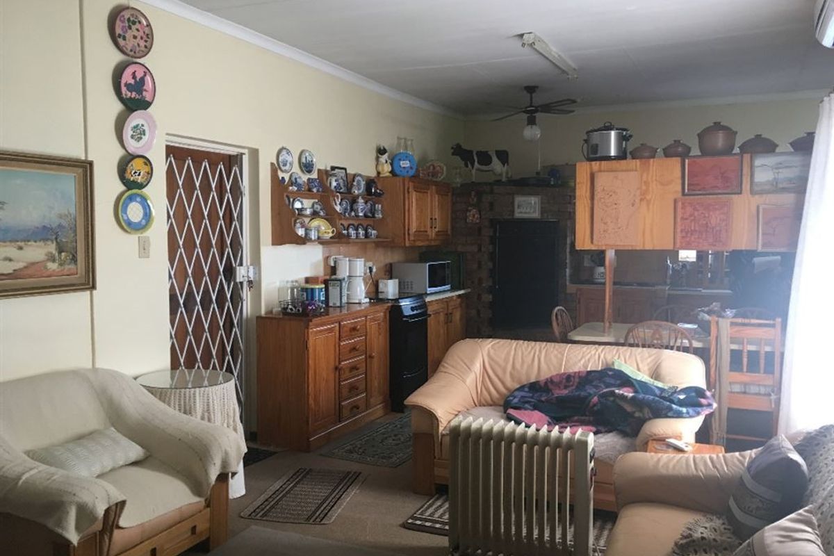 Large family home with strong borehole! - Photo 5