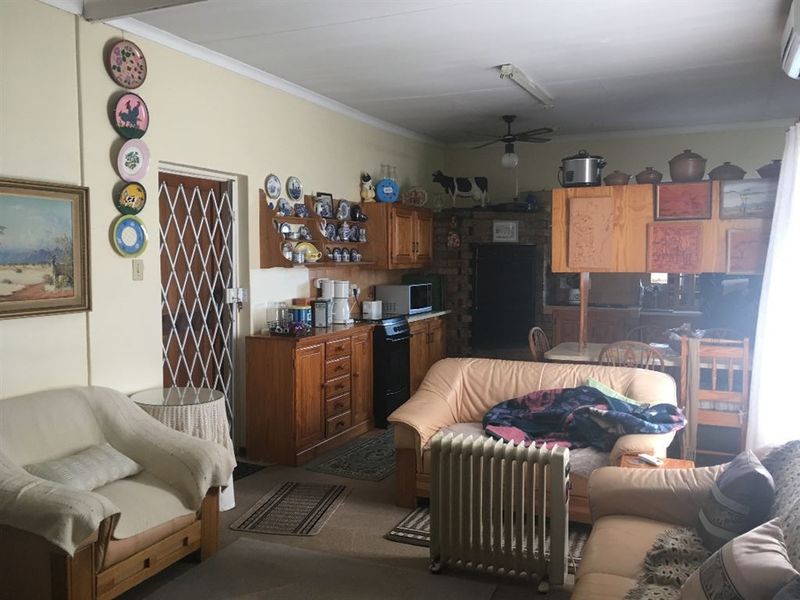 Large family home with strong borehole! - Photo 5