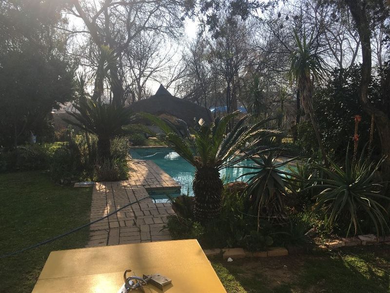 Large family home with strong borehole! - Photo 4