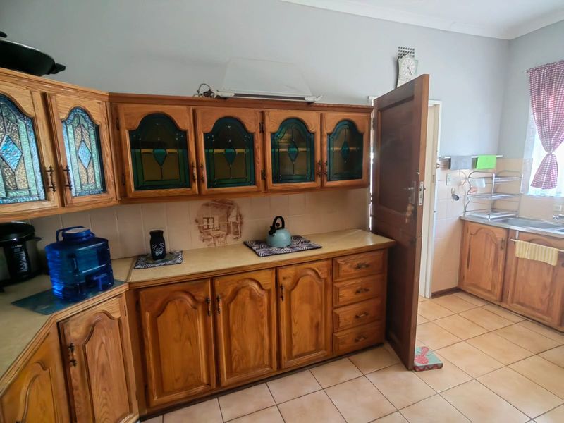 A sunny, private townhouse on a quiet street in Parys. - Photo 7