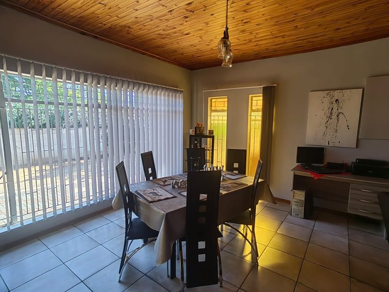 A sunny, private townhouse on a quiet street in Parys. - Photo 6