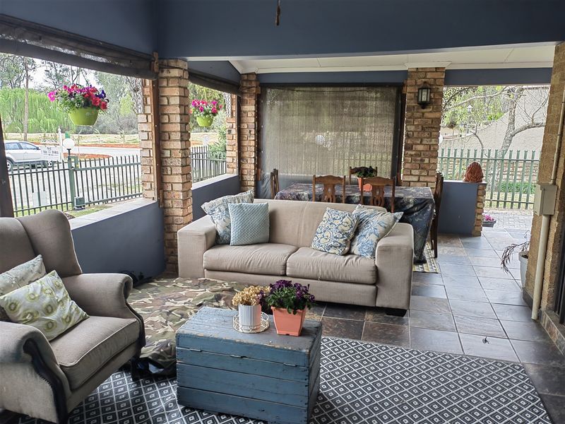 House with Guest House potential - Photo 10