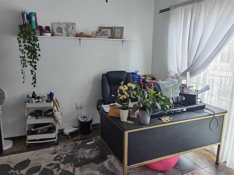 House with Guest House potential - Photo 9