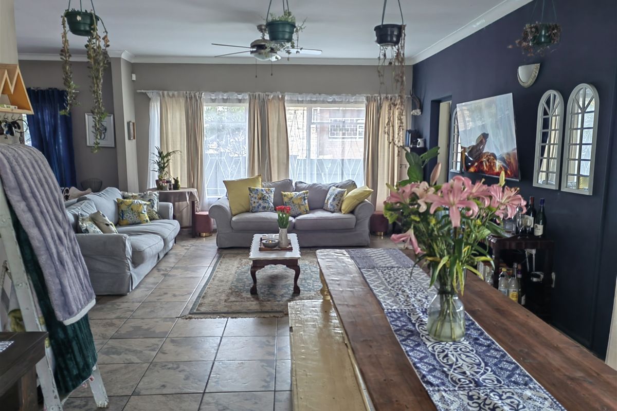 House with Guest House potential - Photo 3