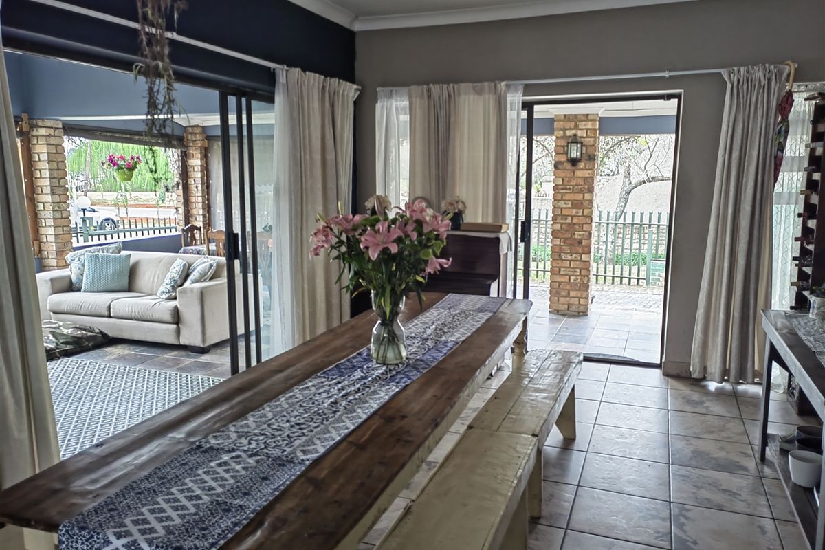 House with Guest House potential - Photo 5