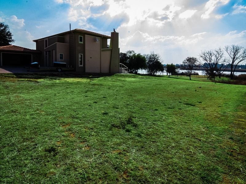 Last Remaining Waterfront Vacant Stand - Club Milos Lifestyle Estate - Photo 4