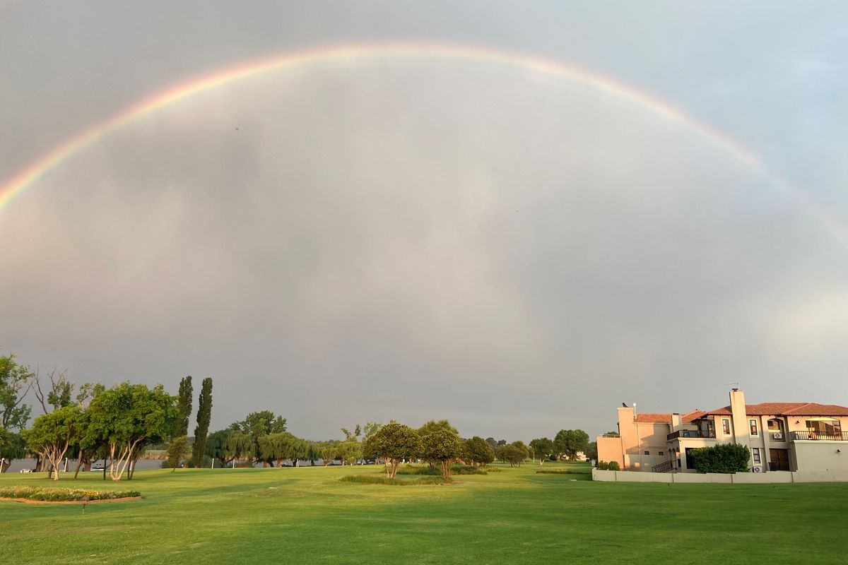 I'm Lucky Enough To Live Here, So Can You! - Photo 4