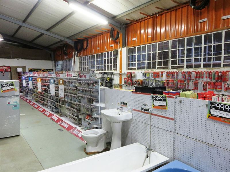 Established Hardware & Shopping Centre - Photo 2