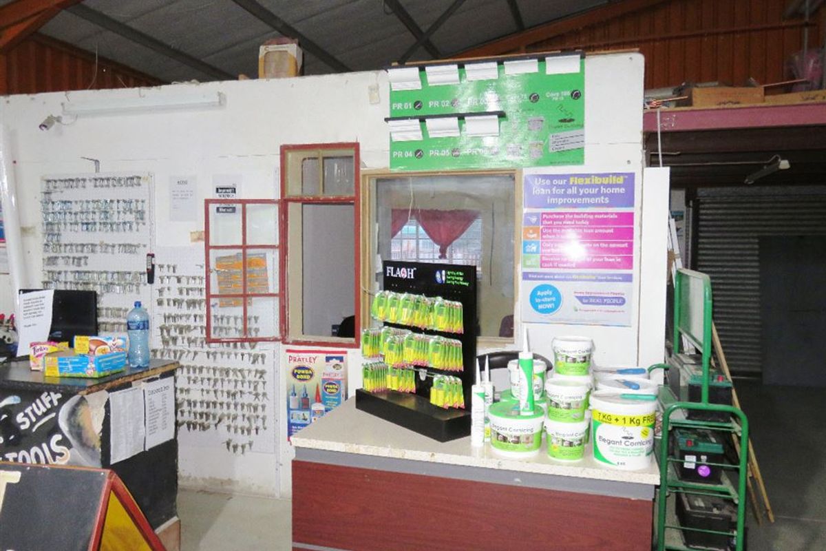 Established Hardware & Shopping Centre - Photo 5