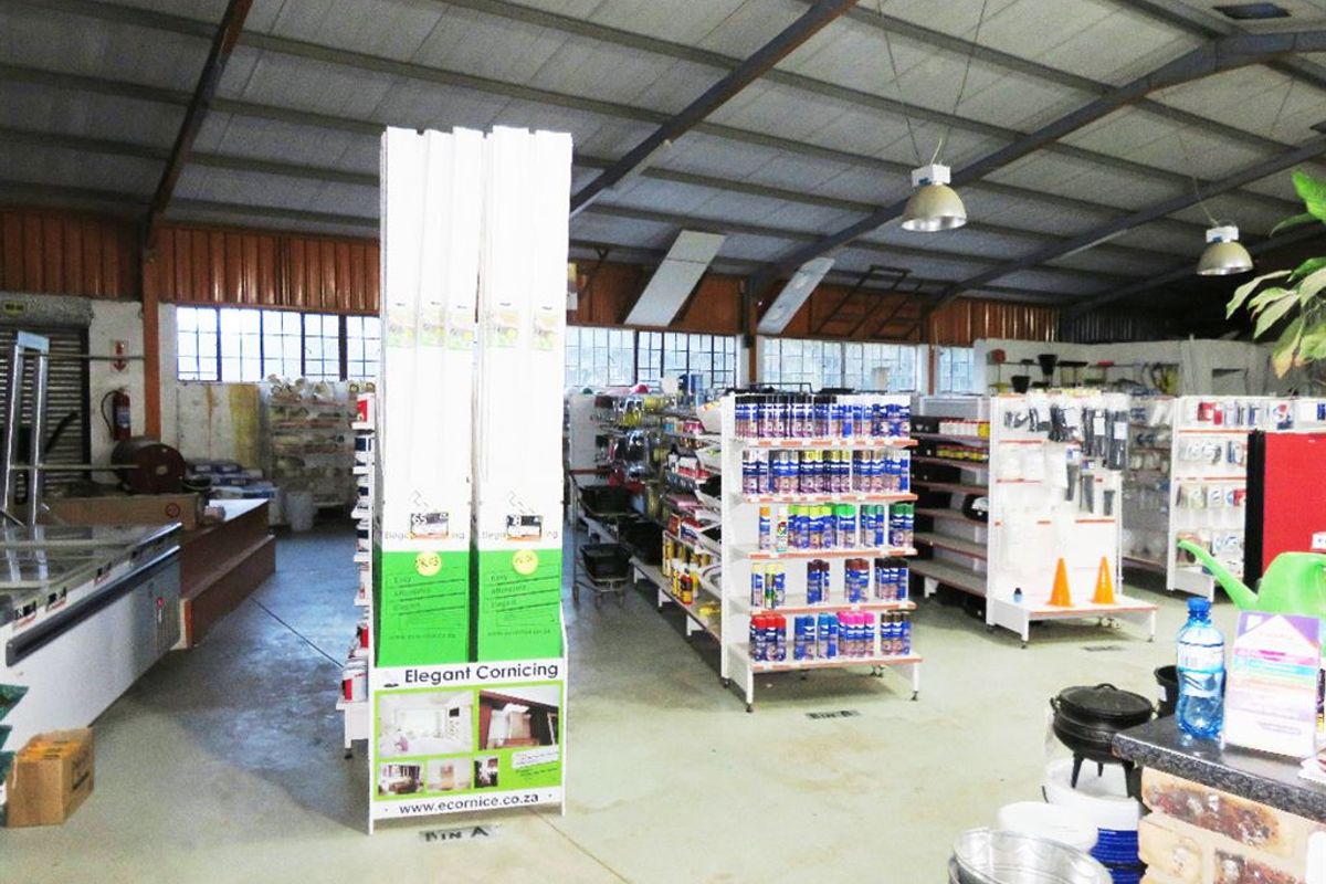Established Hardware & Shopping Centre - Photo 4