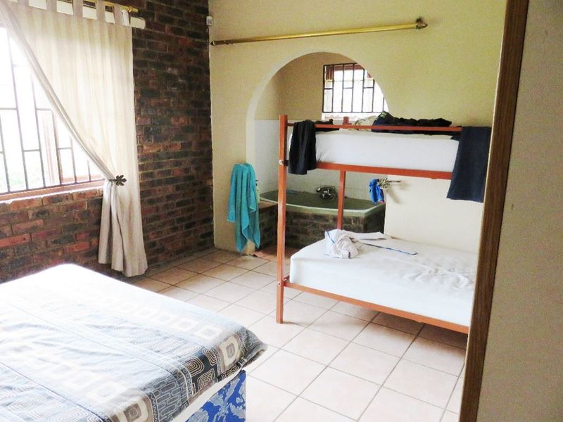 House with Vaal Dam view in Deneysville - Photo 9