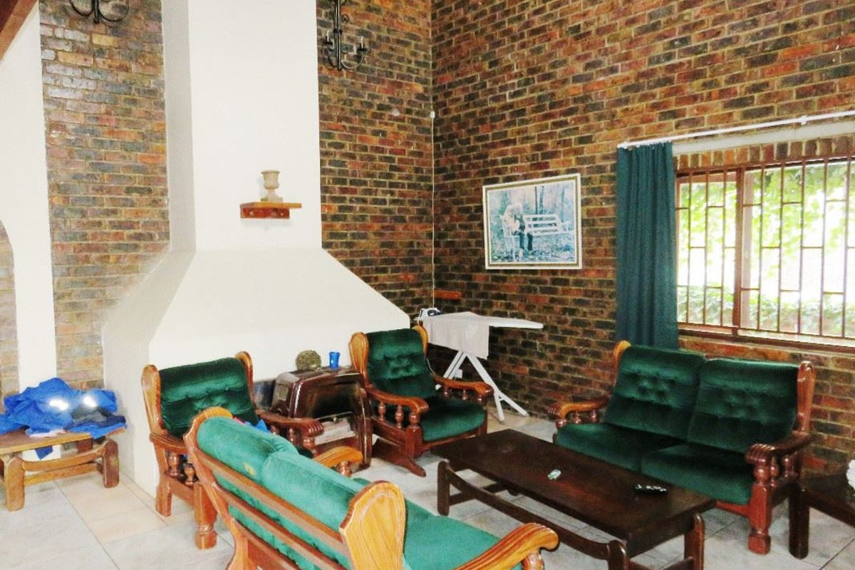 House with Vaal Dam view in Deneysville - Photo 5