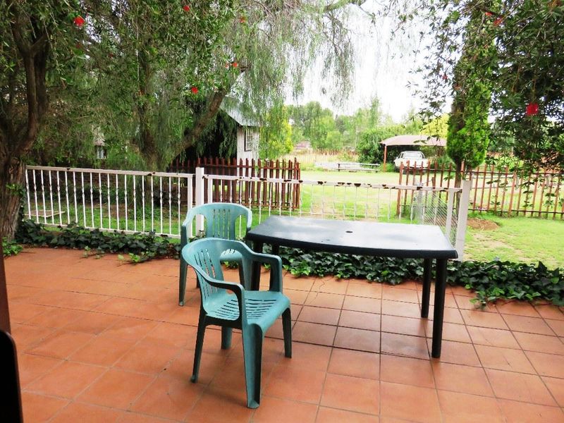 House with Vaal Dam view in Deneysville - Photo 3