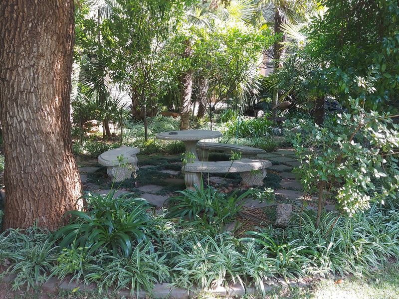 Immaculate, luxurious home for the top Executive!! - Photo 4
