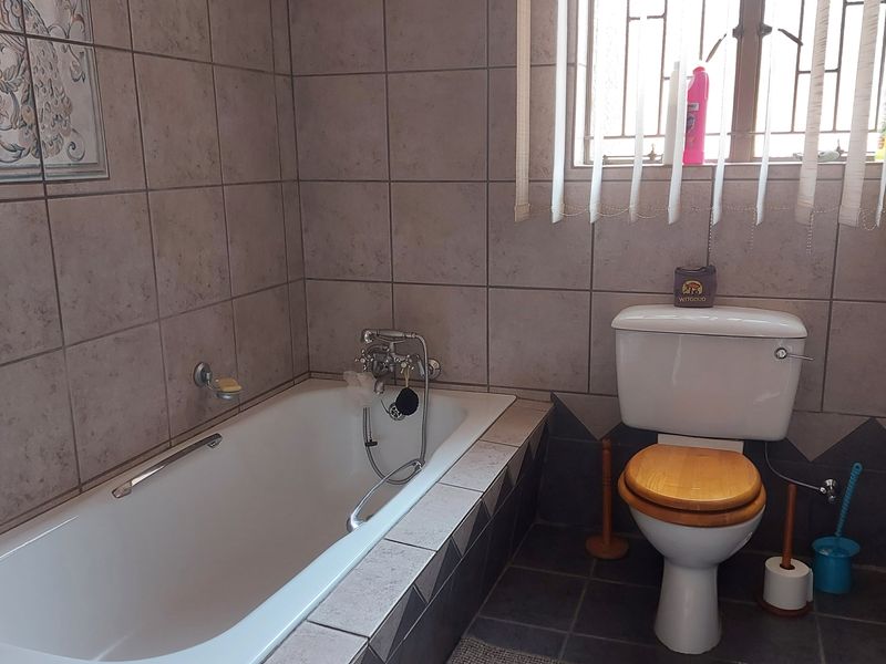 Neat and beautiful family home in SE 2 - Photo 6