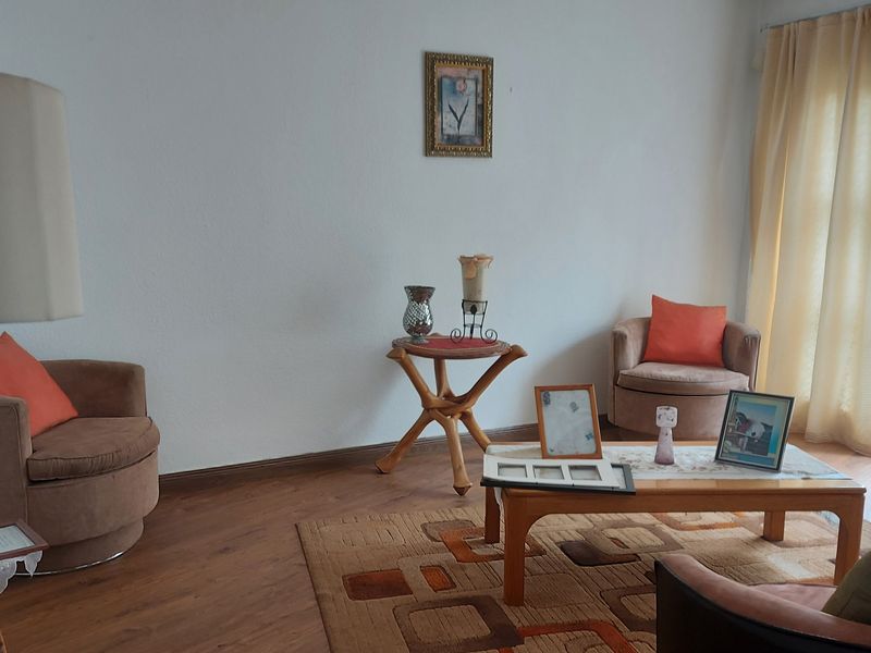 Neat and beautiful family home in SE 2 - Photo 2