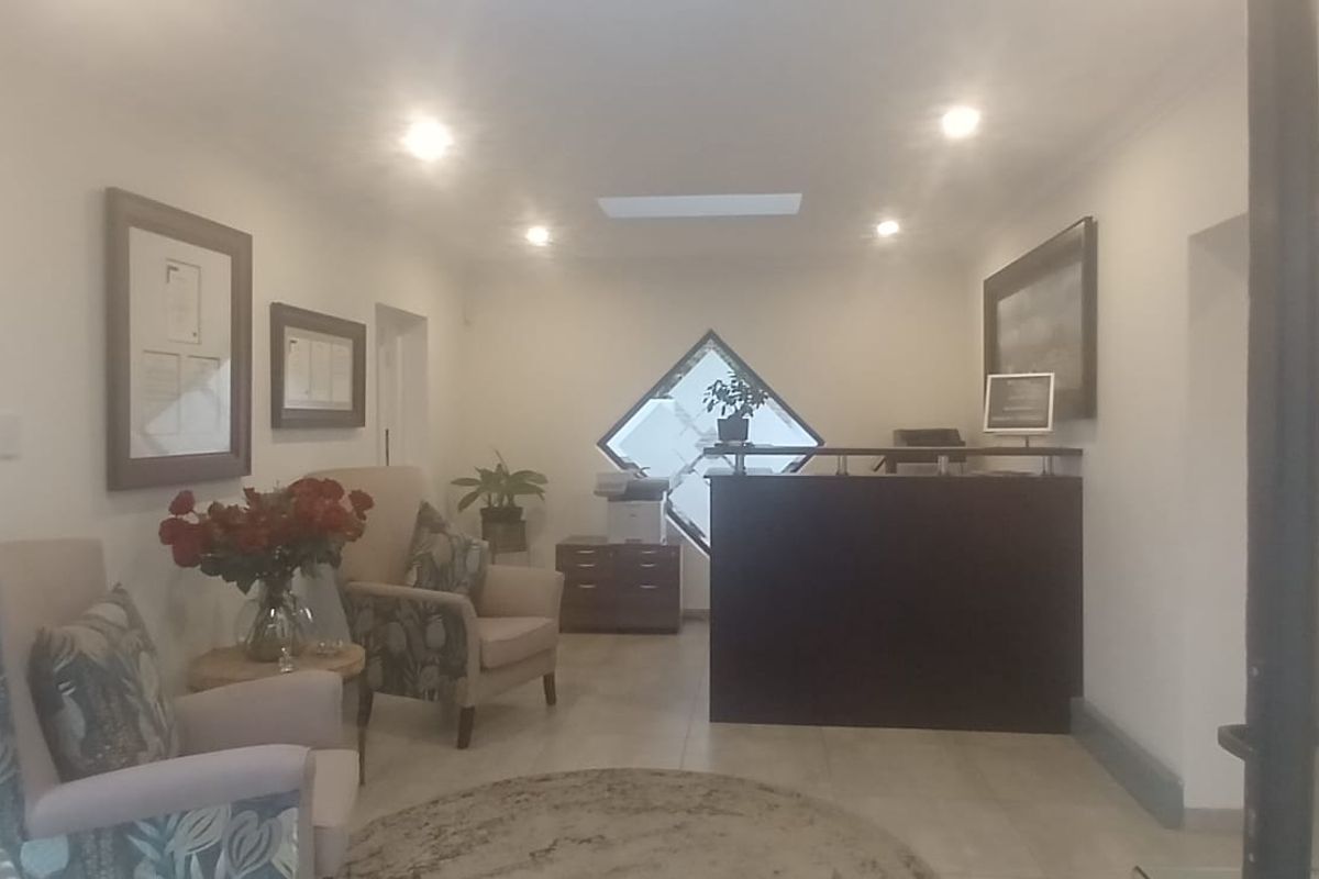 Modern Commercial Office Space To Let In Monument – High Visibility Main Road Location - Photo 3
