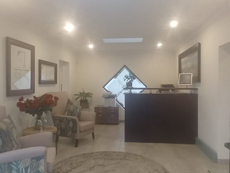 Modern Commercial Office Space To Let In Monument – High Visibility Main Road Location - Photo 3