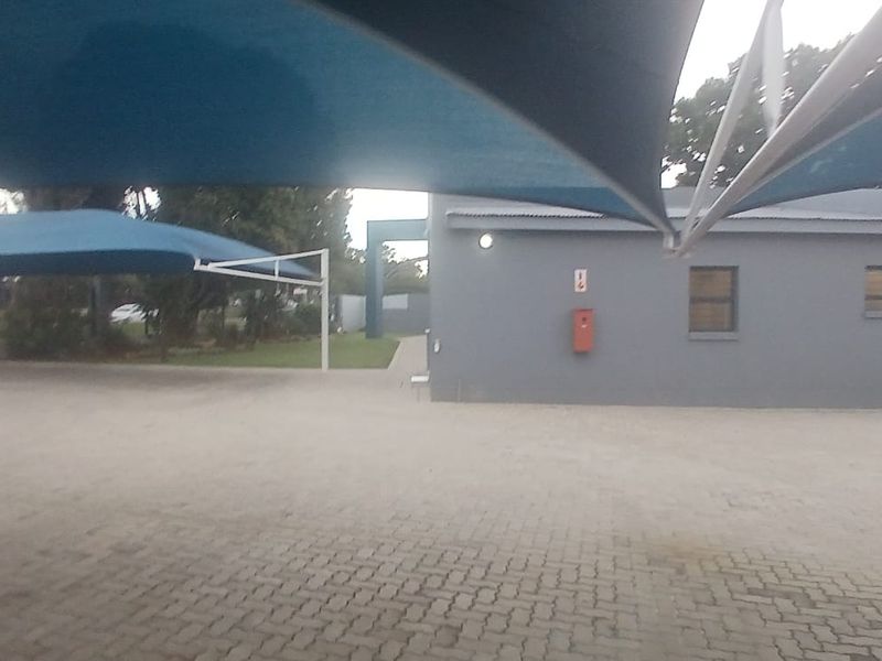 Modern Commercial Office Space To Let In Monument – High Visibility Main Road Location - Photo 9