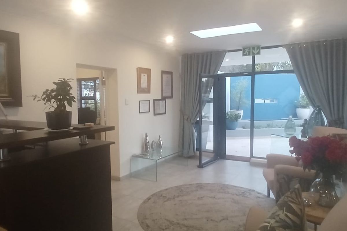 Modern Commercial Office Space To Let In Monument – High Visibility Main Road Location - Photo 4
