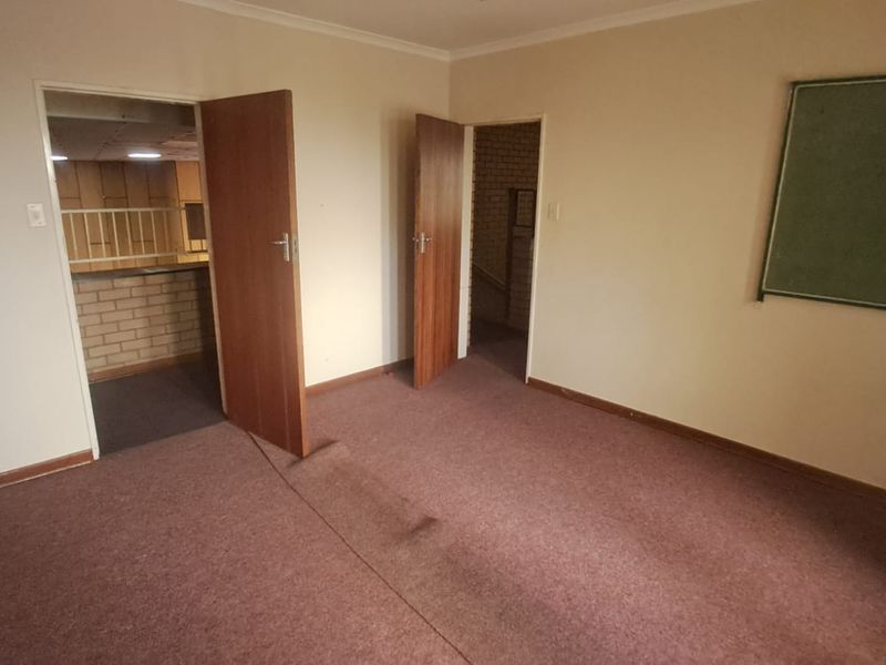 Office/Classrooms To Rent in Noordheuwel - Photo 10
